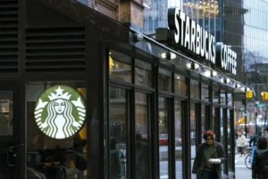 Exterior view of a Starbucks coffee store highlighting the brand during its business turnaround after declining sales.